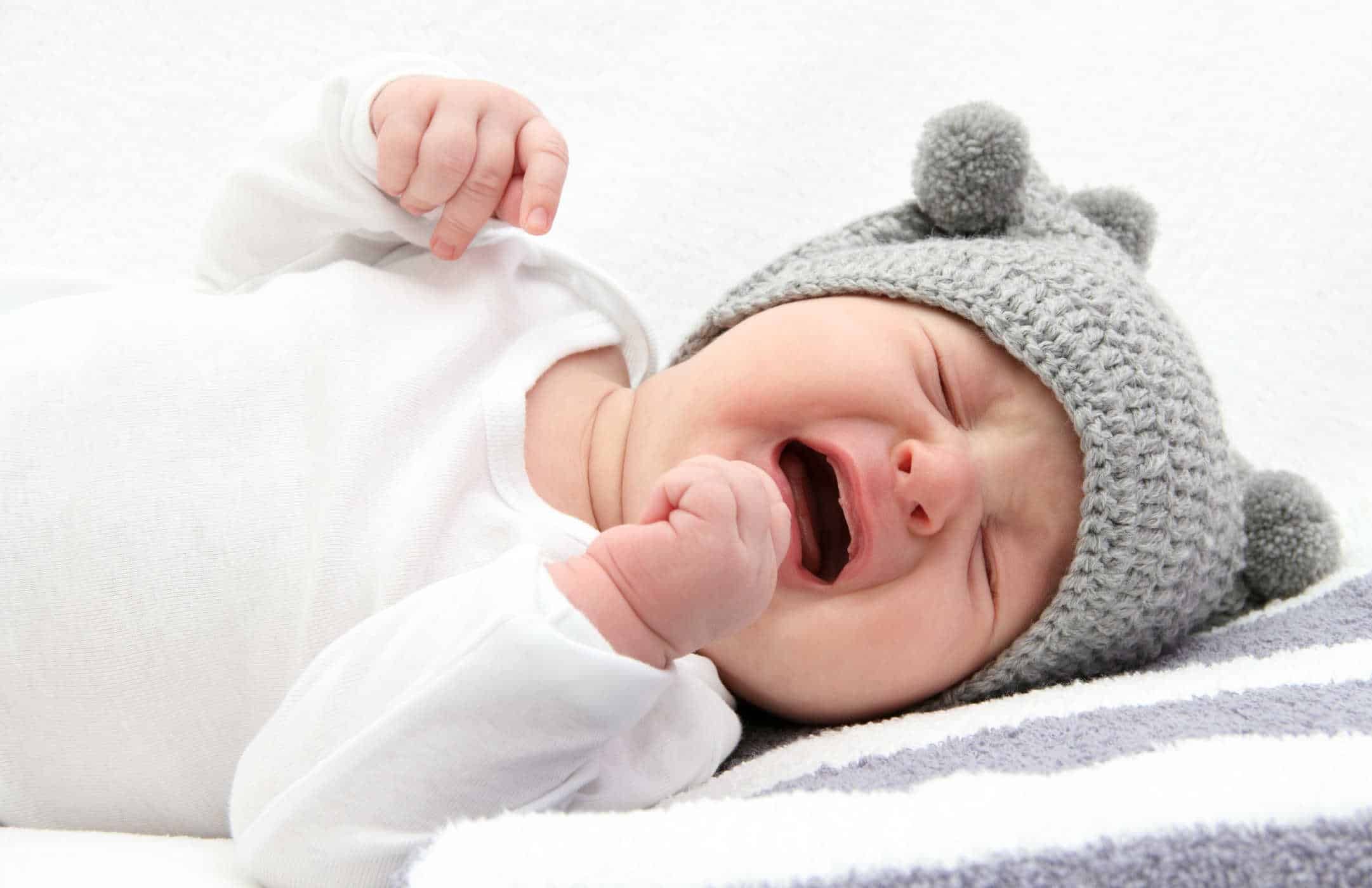 Trẻ quấy khóc: Áp dụng ngay 16 bí kíp "xua tan" cơn quấy khóc của bé