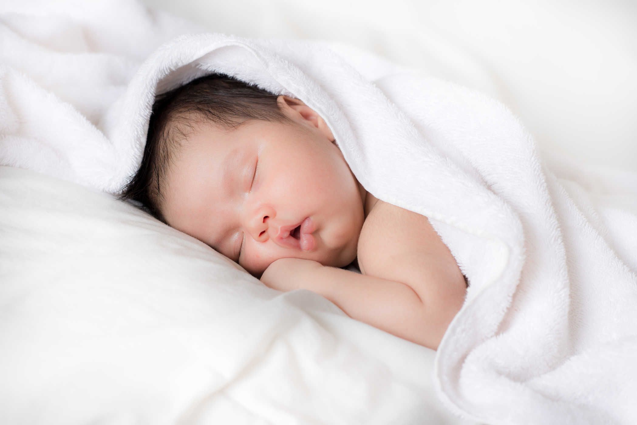 Bé 8 tuần tuổi: Mẹ cần quan tâm đến những vấn đề sức khỏe nào?
