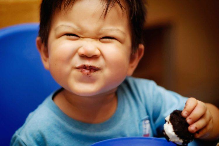 Bạn cần biết gì về ăn vặt ở trẻ em?