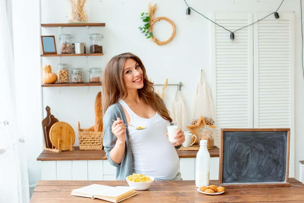 Bà bầu bị táo bón nên ăn gì và kiêng gì để nhanh khỏi?