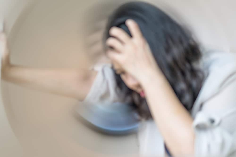 Triệu chứng chóng mặt đáng báo động hơn bạn nghĩ?