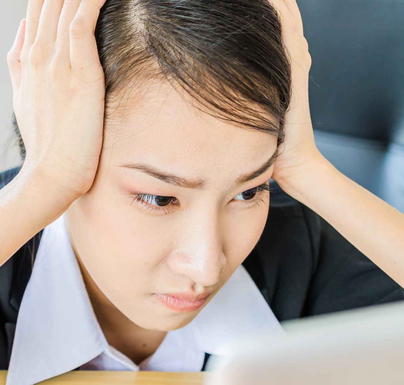 Những triệu chứng của một cơn đột quỵ ở thùy trán là gì?