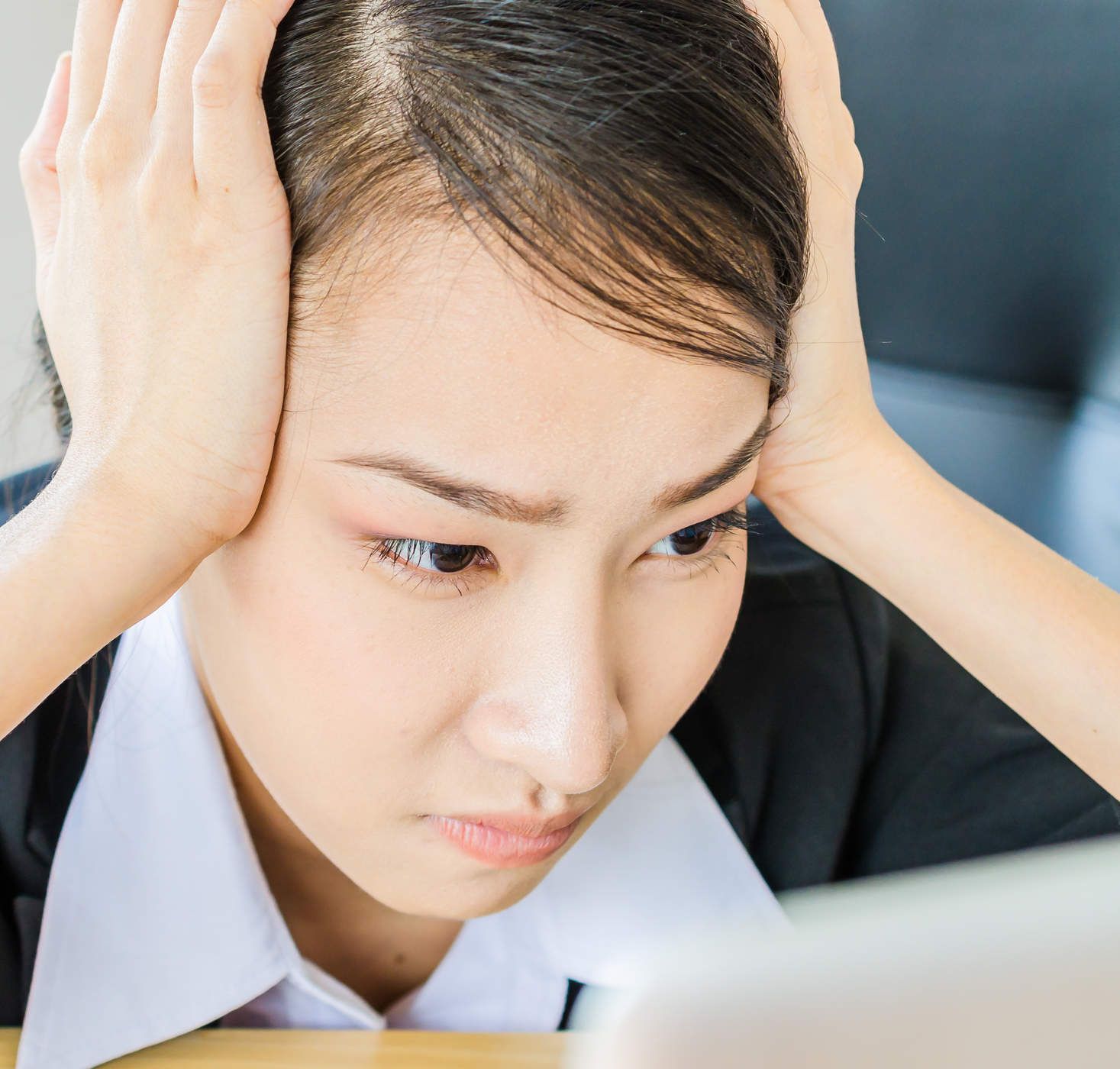Những triệu chứng của một cơn đột quỵ ở thùy trán là gì?