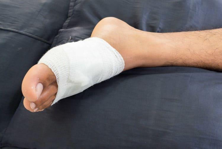 Đạp đinh bị nhức phải làm sao để vết thương nhanh lành?