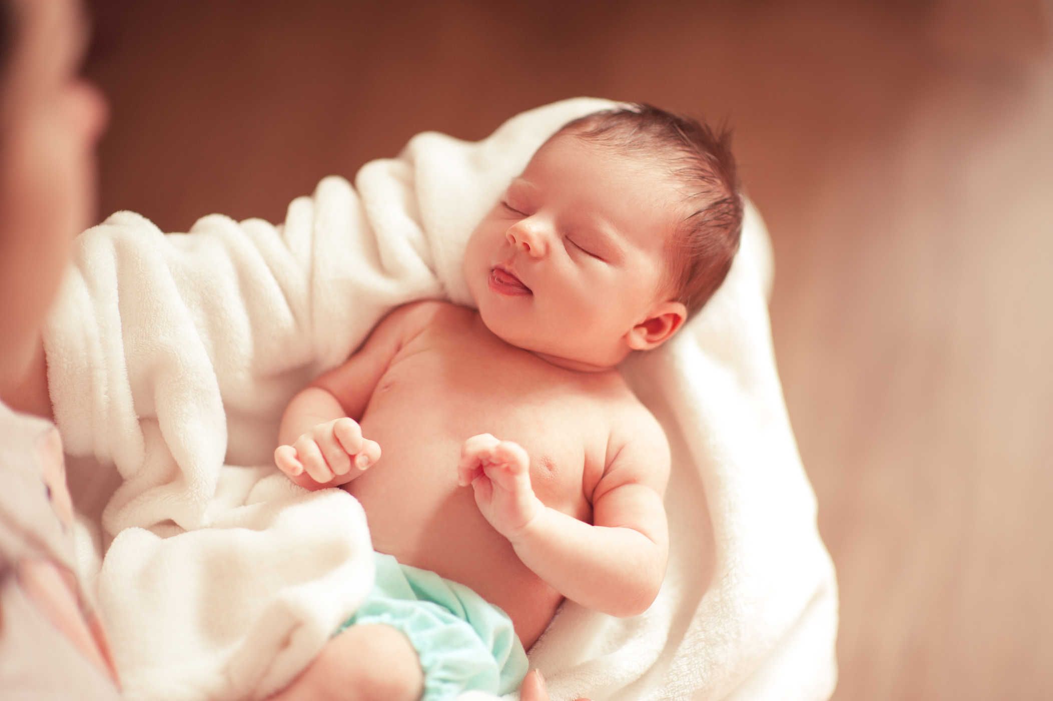 Cách xử lý khi bé bị đầu lép sau khi sinh