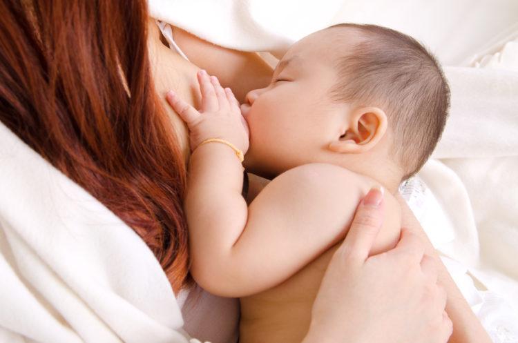 Cho con bú uống cà phê được không? Uống bao nhiêu cà phê là an toàn?