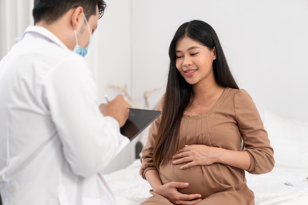 Vỡ ối là như thế nào? Vỡ nước ối bao lâu thì sinh, mẹ bầu cần làm gì?