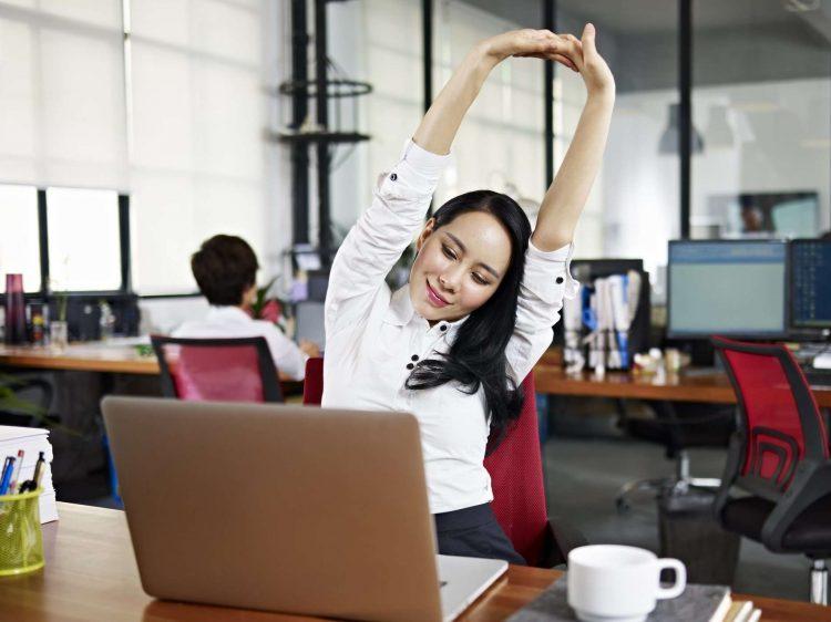 4 tư thế yoga dành riêng cho dân văn phòng