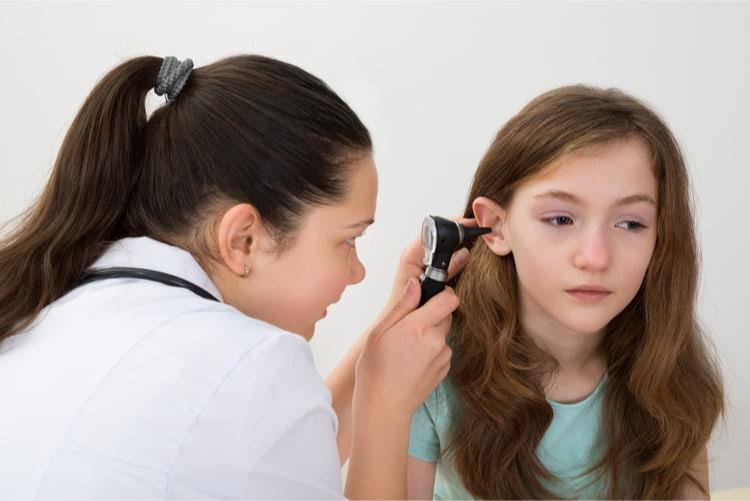 Nhiễm trùng tai: Nguyên nhân, triệu chứng, điều trị và phòng ngừa
