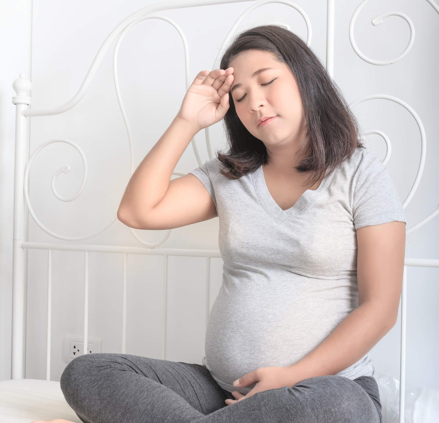 meo-hay-giup-me-bau-dut-ngay-con-chong-mat