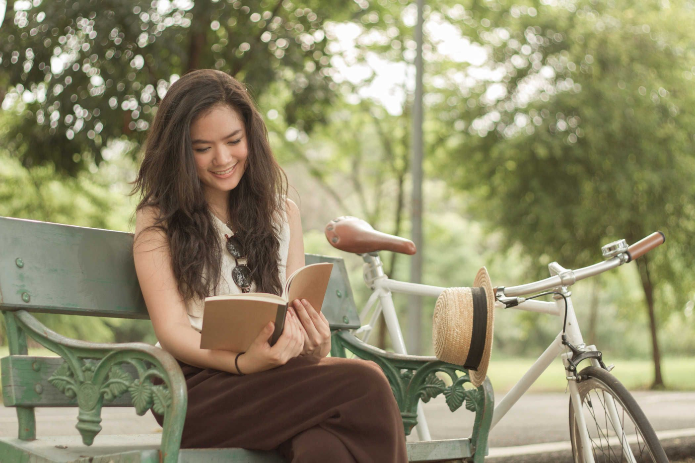 Tắt ti vi đi, đọc sách sẽ giúp bạn thư giãn hơn!