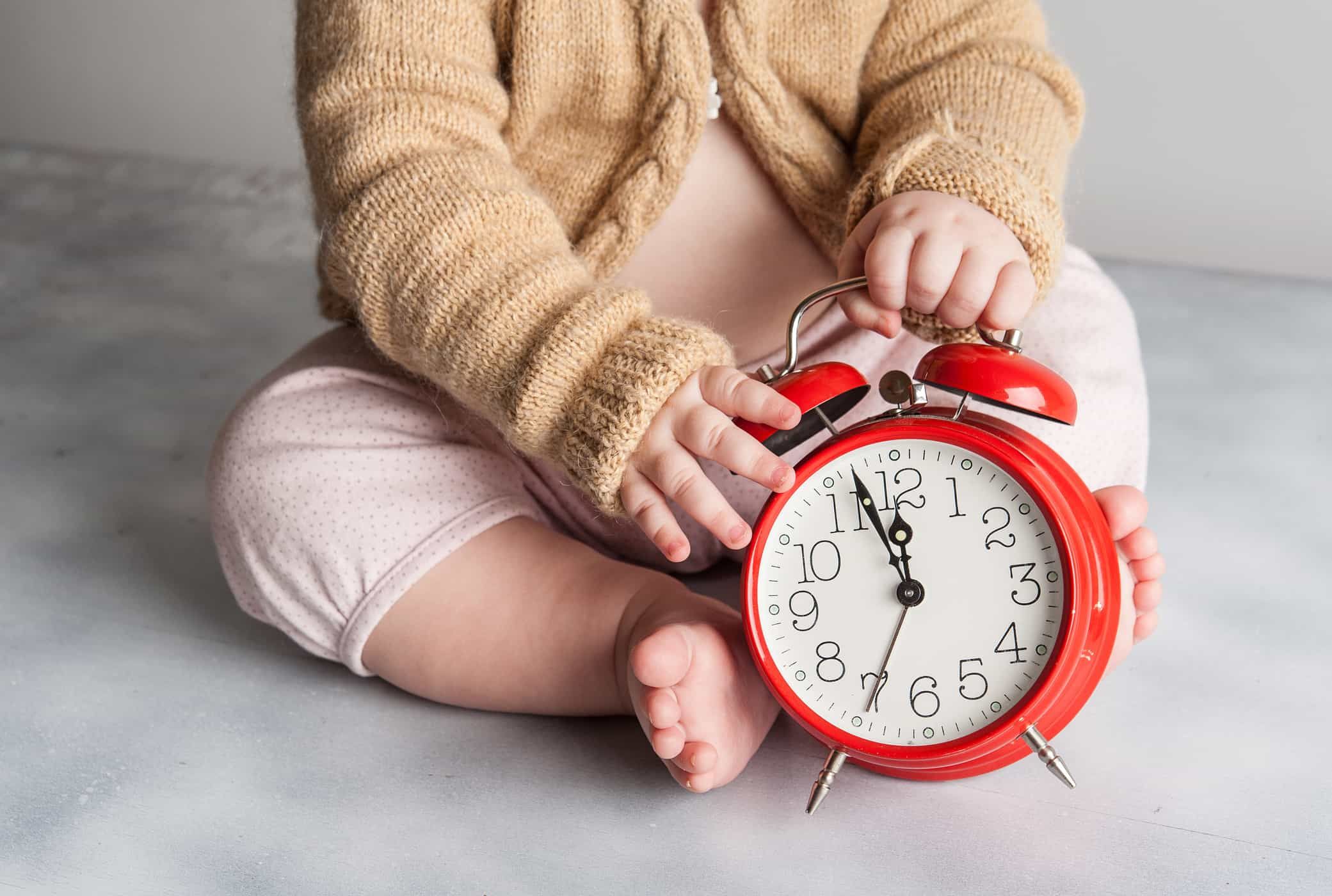 4 mẹo siêu dễ tập cho bé ăn ngủ đúng giờ ngay từ lúc mới sinh