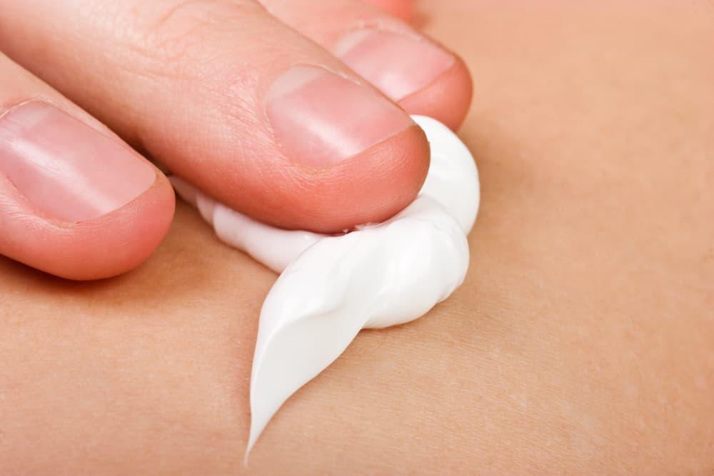 Dùng mỹ phẩm khi đang cho con bú: nguy hiểm khó lường!