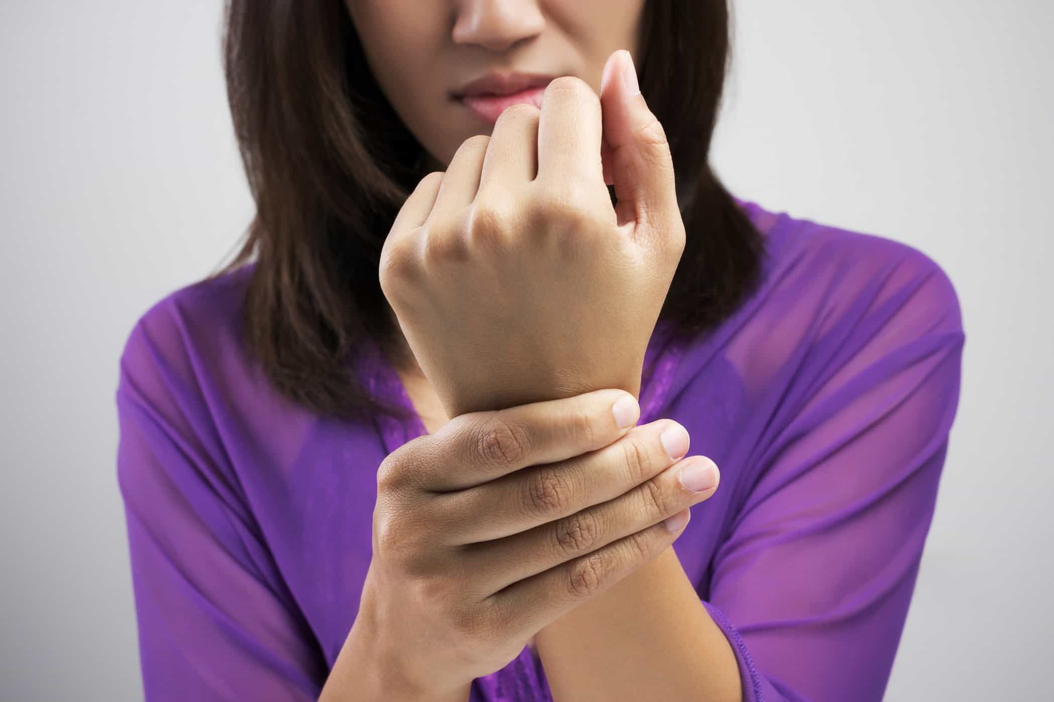 Đau cổ tay là bệnh gì? Tổng hợp các cách điều trị tốt nhất
