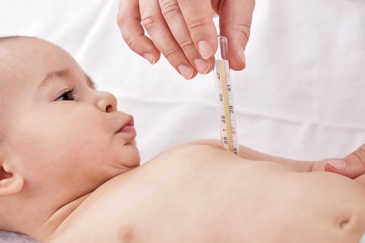Bố mẹ đã biết cách đo thân nhiệt cho con?