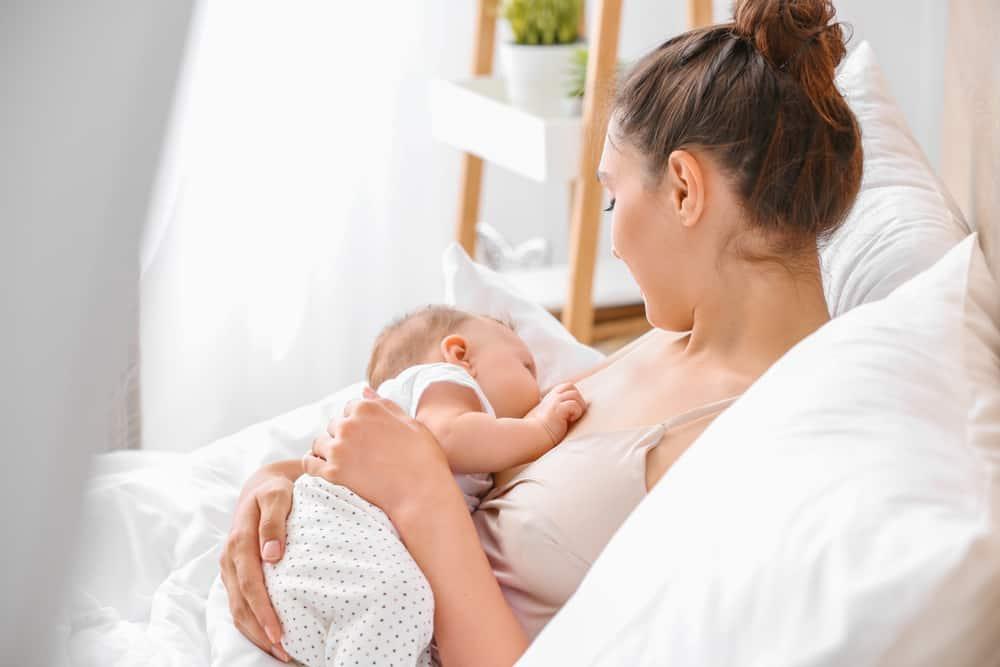 Mẹ cho con bú nên ăn gì? 8 nhóm thực phẩm không thể thiếu