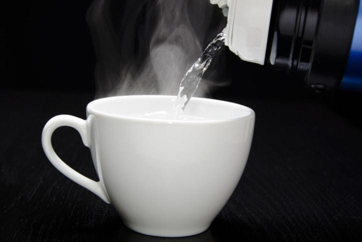 12 lợi ích không ngờ từ việc uống nước ấm