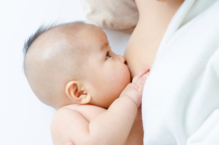 Nứt đầu ti khi cho con bú: Hé lộ nguyên nhân bất ngờ