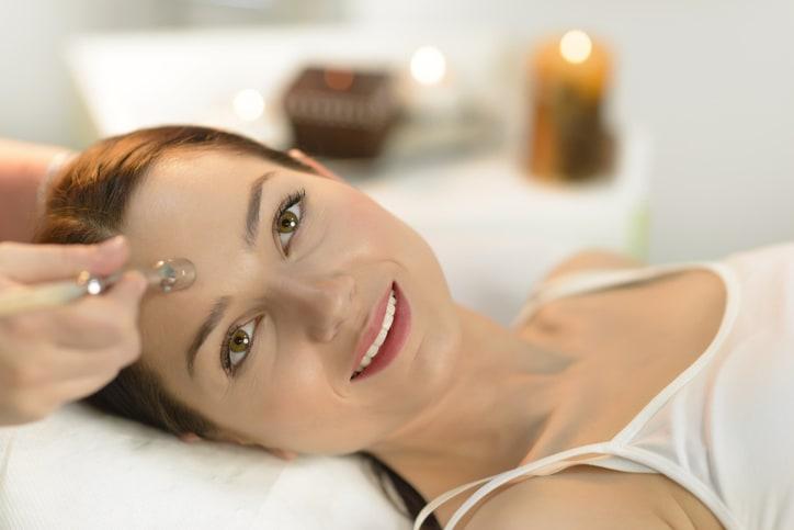 Làm thế nào để trị sẹo lâu năm trên mặt?