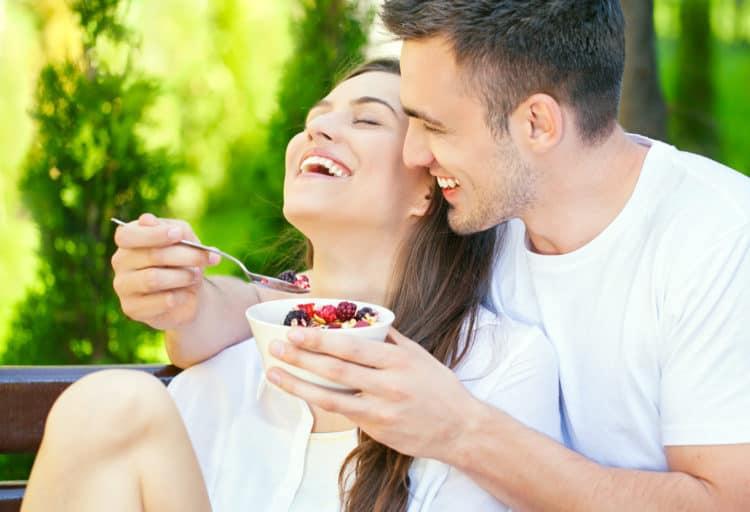 Ăn gì để dễ thụ thai? Bác sĩ sản khoa tư vấn 13 thực phẩm "vàng"