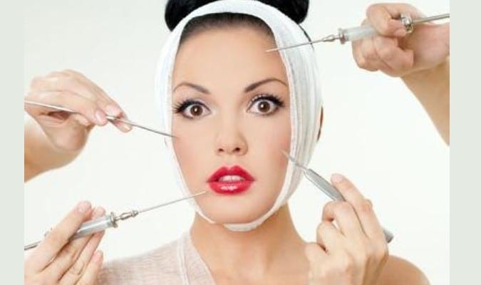 Phẫu thuật thẩm mỹ: Lợi ích và nguy cơ gây hại