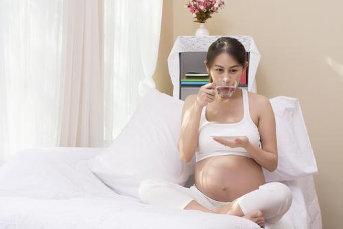 me-bau-nen-uong-bao-nhieu-nuoc-moi-ngay