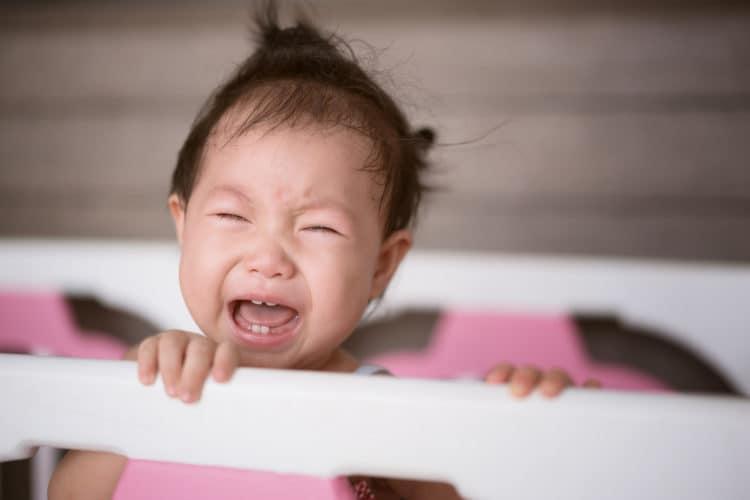 5 lợi ích bất ngờ của phương pháp hãy để bé khóc