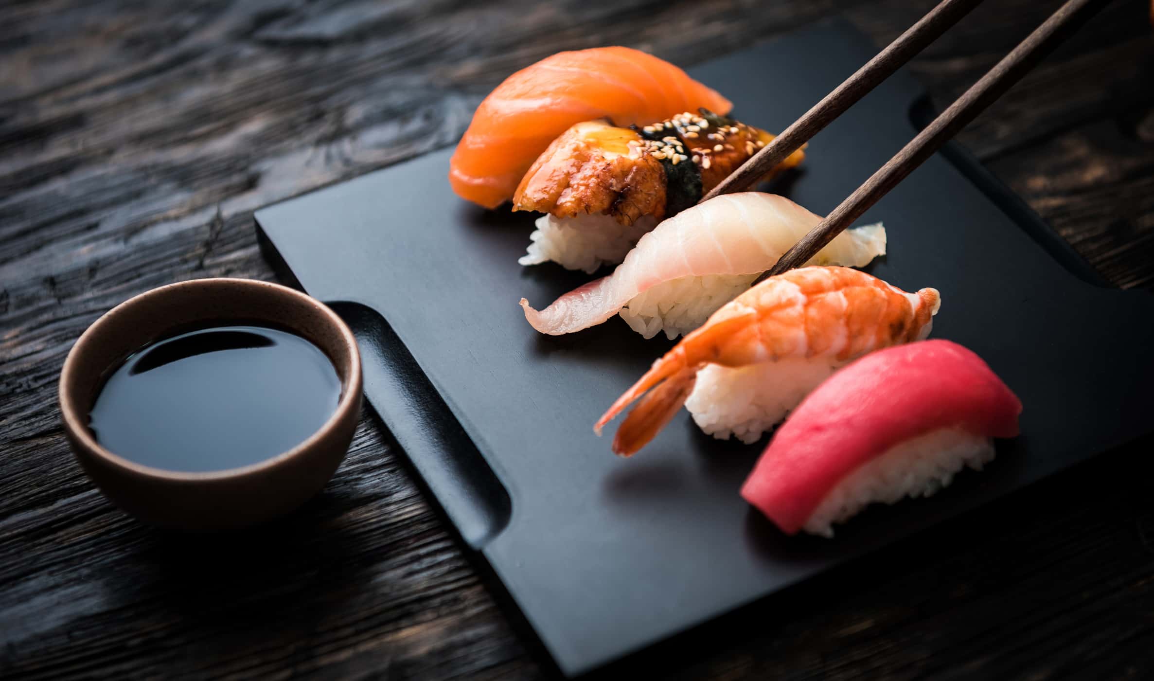 8-dieu-can-biet-khi-an-sushi-ban-khong-nen-bo-qua