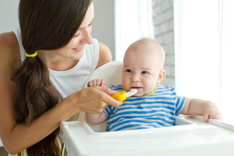 Bạn có biết cách chăm sóc răng miệng cho trẻ sơ sinh chưa?