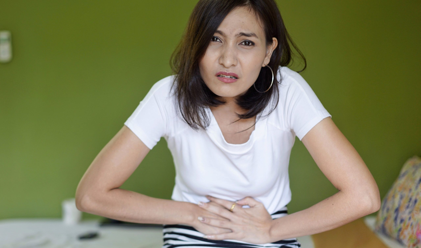 Đau bụng kinh niên: Nguyên nhân, triệu chứng và cách điều trị