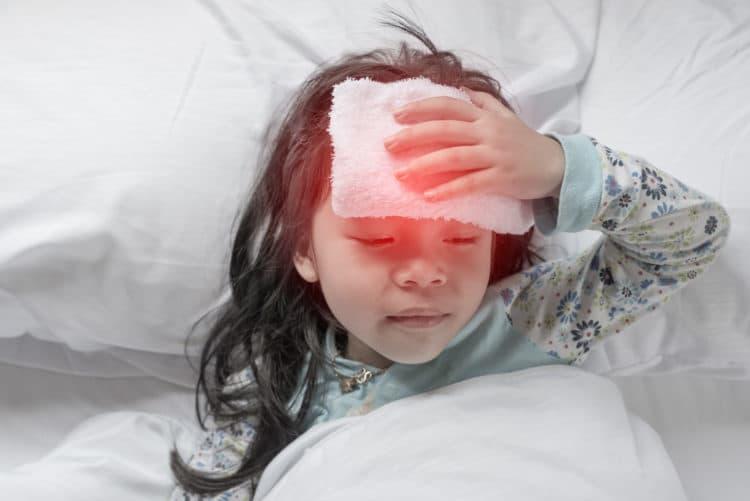 Giải đáp 9 thắc mắc về bệnh sốt tinh hồng nhiệt ở trẻ nhỏ