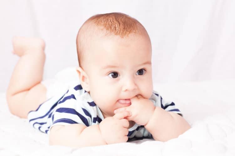 Chi tiết cách giảm đau mọc răng ở trẻ hiệu quả để trẻ không quấy khóc
