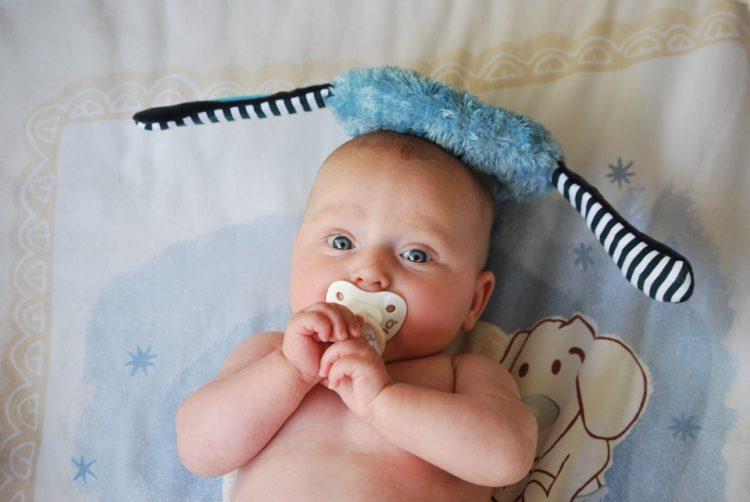 Nhiệt miệng ở trẻ sơ sinh có nguy hiểm? 6 cách chữa loét miệng cho bé
