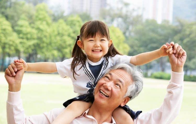 7 cách dạy con tôn trọng ông bà vô cùng đơn giản và hiệu quả