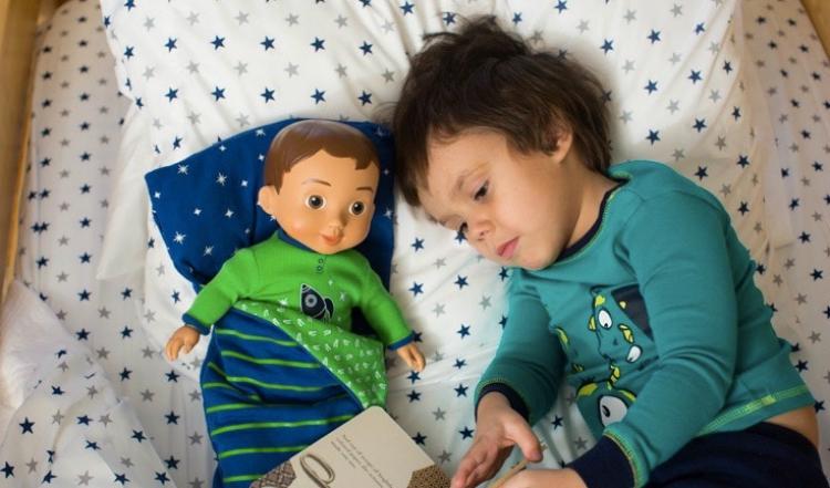 Con trai chơi búp bê: Đừng hoảng bố mẹ nhé!