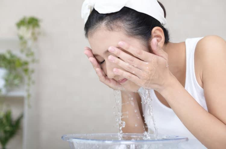 Nguyên nhân gây mụn là gì? Top 8 thói quen kích hoạt mụn