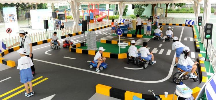 Dạy an toàn giao thông cho trẻ: Muộn còn hơn không