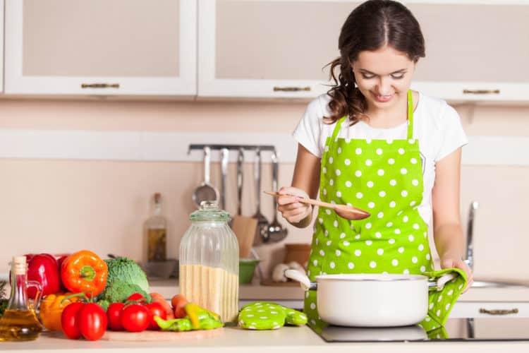 6 thói quen nấu ăn có thể làm mất dinh dưỡng của thực phẩm
