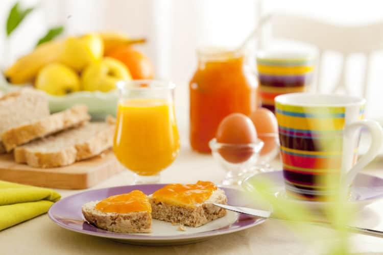 Cách làm nước ép trái cây cho bữa sáng ngon miệng hơn