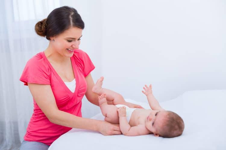 Mẹ cần biết cách vệ sinh vùng kín cho bé trai