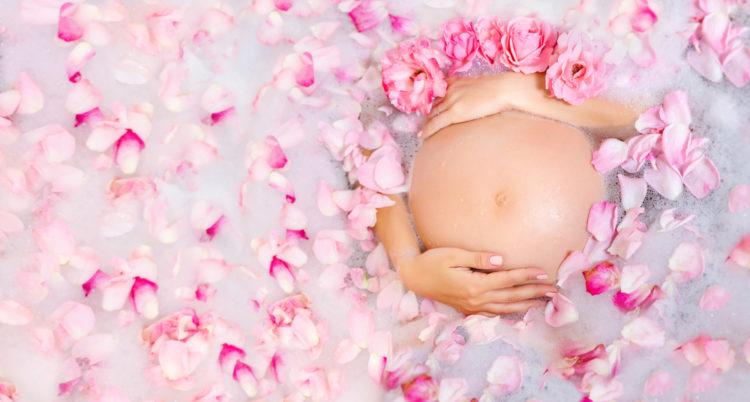 ngam-minh-trong-bon-nuoc-nong-khi-mang-thai