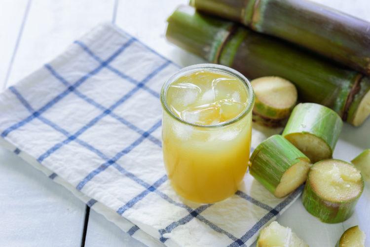 Sau sinh có được uống nước mía không? Tìm hiểu ngay 3 lợi ích bất ngờ!