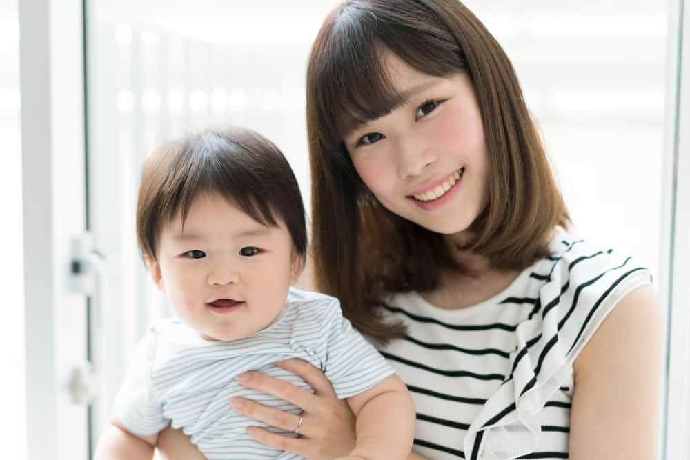 Trẻ nổi mẩn quanh miệng là bị bệnh gì? Mẹ nên xử lý như thế nào?