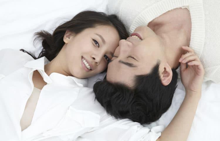 Đàn ông thích được hôn ở đâu? 7 vị trí phụ nữ nên biết
