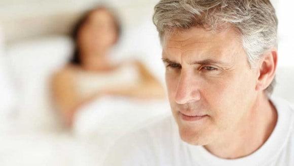 Thiếu hụt testosterone có ảnh hưởng gì đến sức khỏe nam giới lớn tuổi?