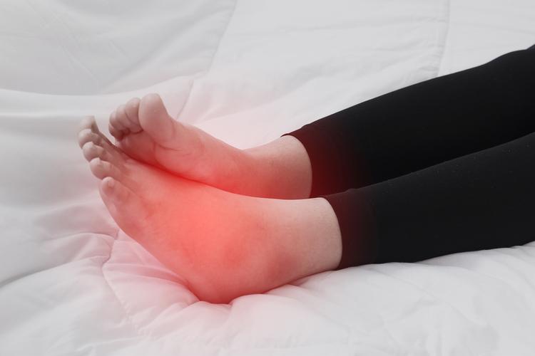 Bạn biết gì về hiện tượng sưng cẳng chân và mắt cá chân?