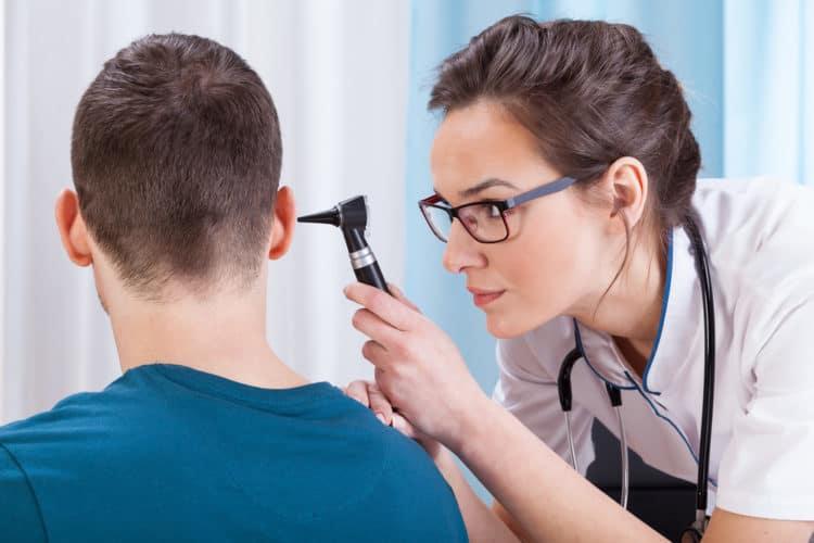 Hay bị ù tai là bệnh gì? 8 nguyên nhân phổ biến và cách điều trị hiệu quả