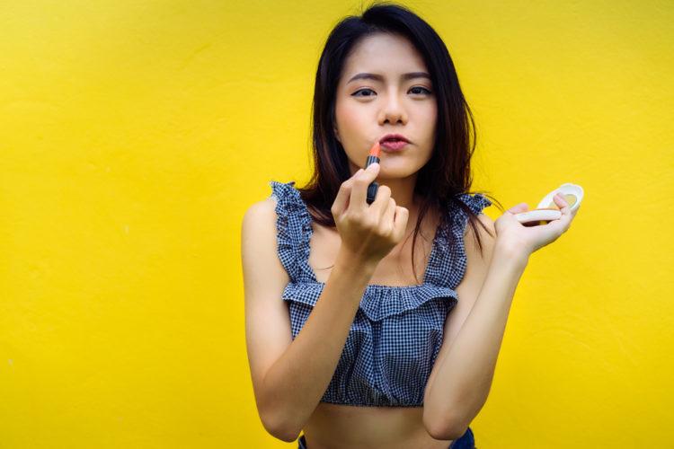 7 bước giúp bạn giữ son môi lâu trôi ngay cả khi ăn tiệc