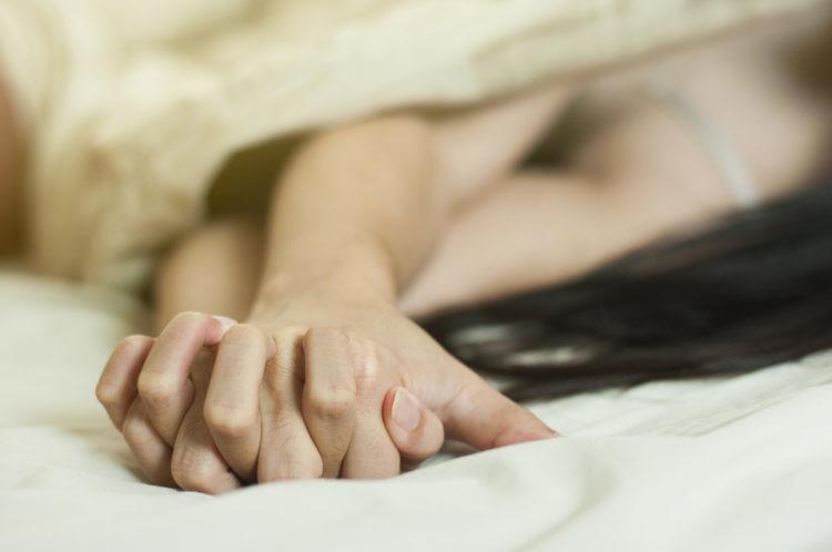 Chuột rút sau khi quan hệ? Khắc phục ngay để không bị mất hứng