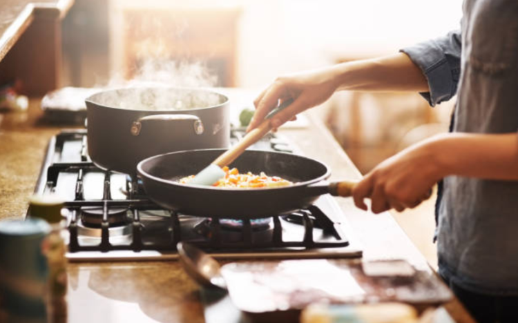 4 loại dụng cụ nấu ăn độc hại trong gian bếp nhà bạn